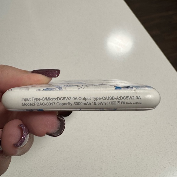 White and Blue Floral Power Bank with Cable Set - Picture 4 of 4